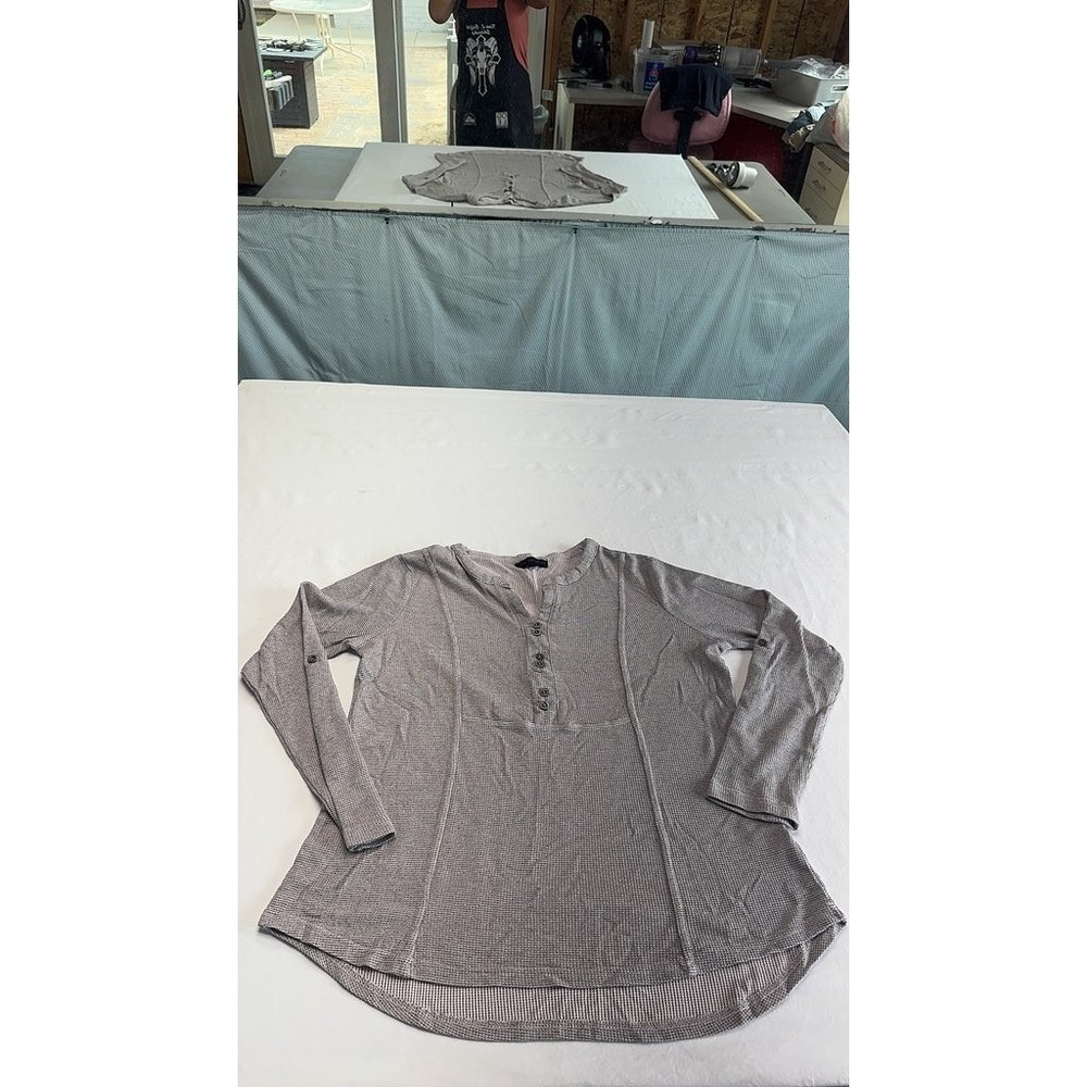 Jane Delaney Womens Long Sleeve Henley Shirt Light Gray Waffle Knit Size M